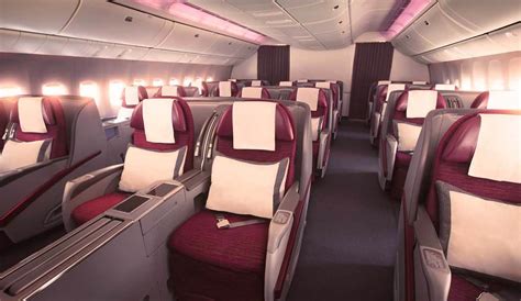 Qatar Airways Boeing 777 .